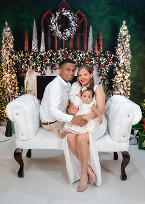 Jason De La Cruz posing with his family during Christmas